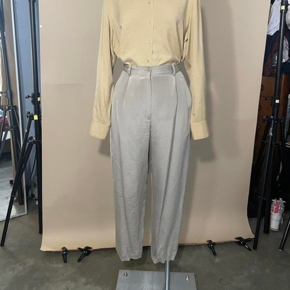 Anne Klein Beige Top with Light Gray High-Waist Trousers Pantsuit